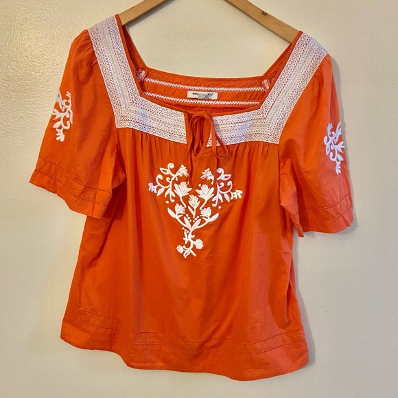 Banana Republic Factory Tops - Boho Banana Republic Factory embroidered top Medium